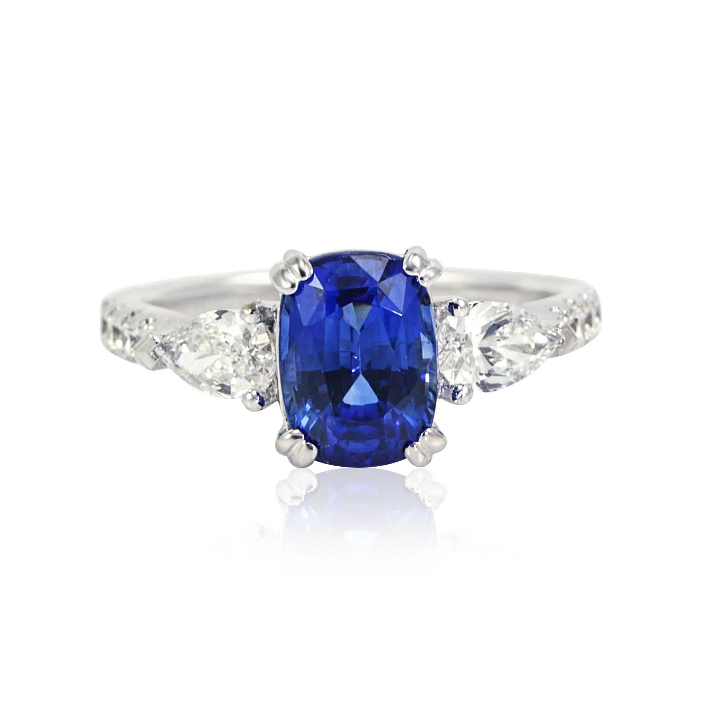 18K WHITE GOLD CUSHION-CUT SAPPHIRE AND DIAMOND RING 0.73CTW