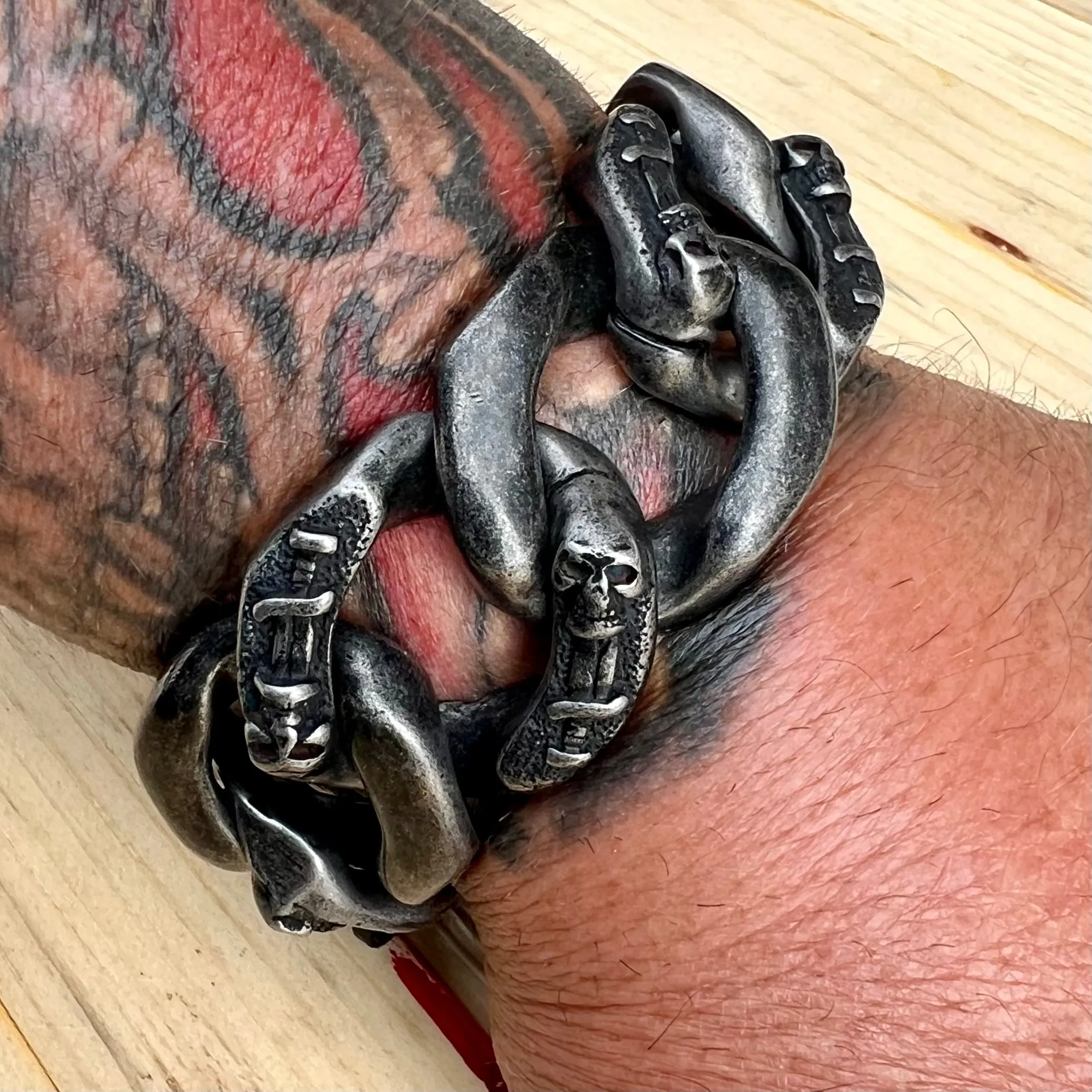 Bagger Bracelet - Skull & Dagger - Classic - 1.25 Wide - B98