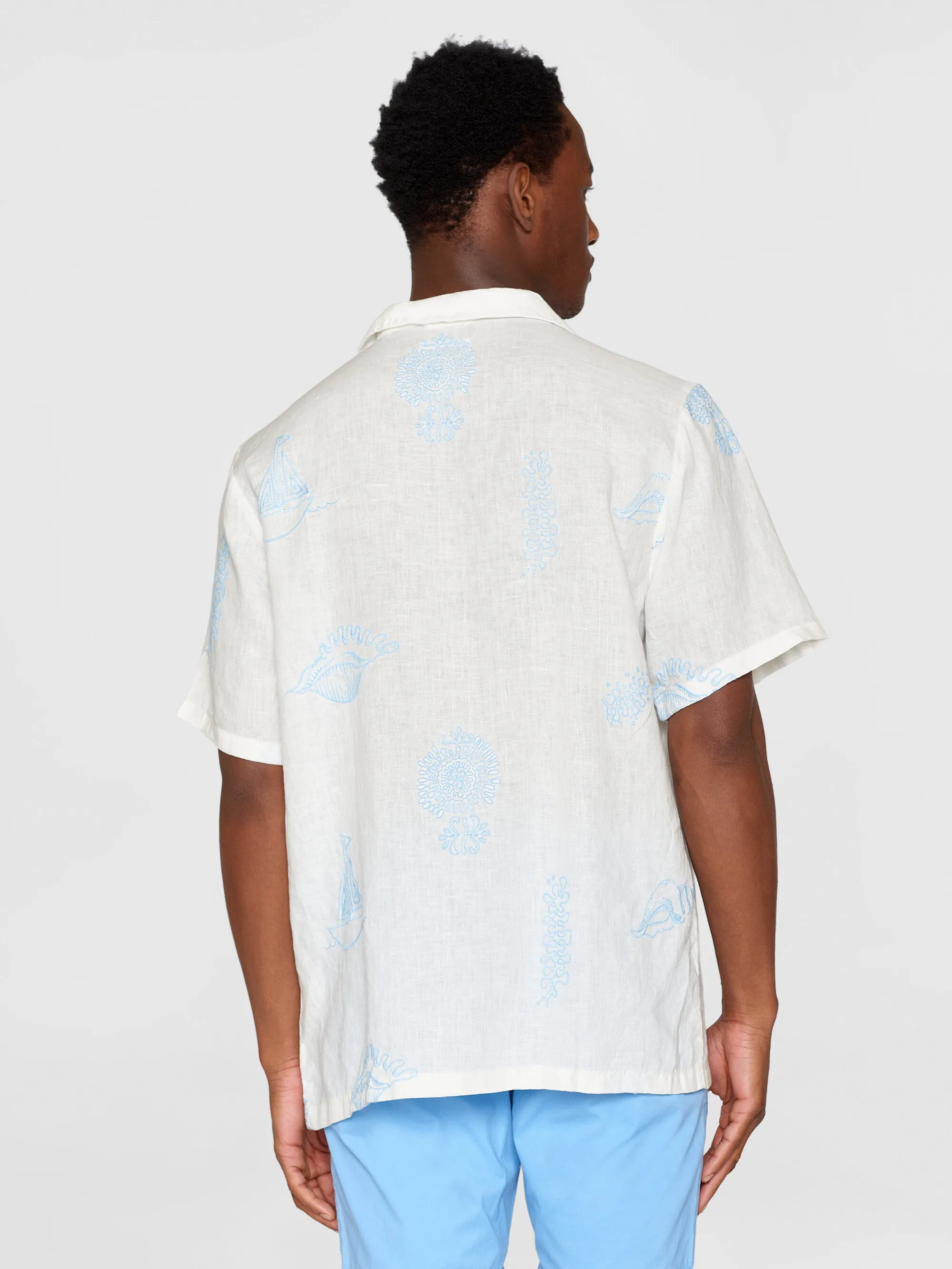 Box fit short sleeve shirt with embroidery - GOTS/Vegan - Egret