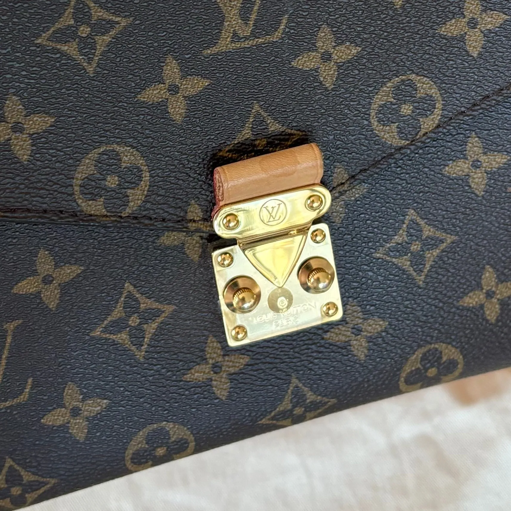 Louis Vuitton Pochette Métis Bag