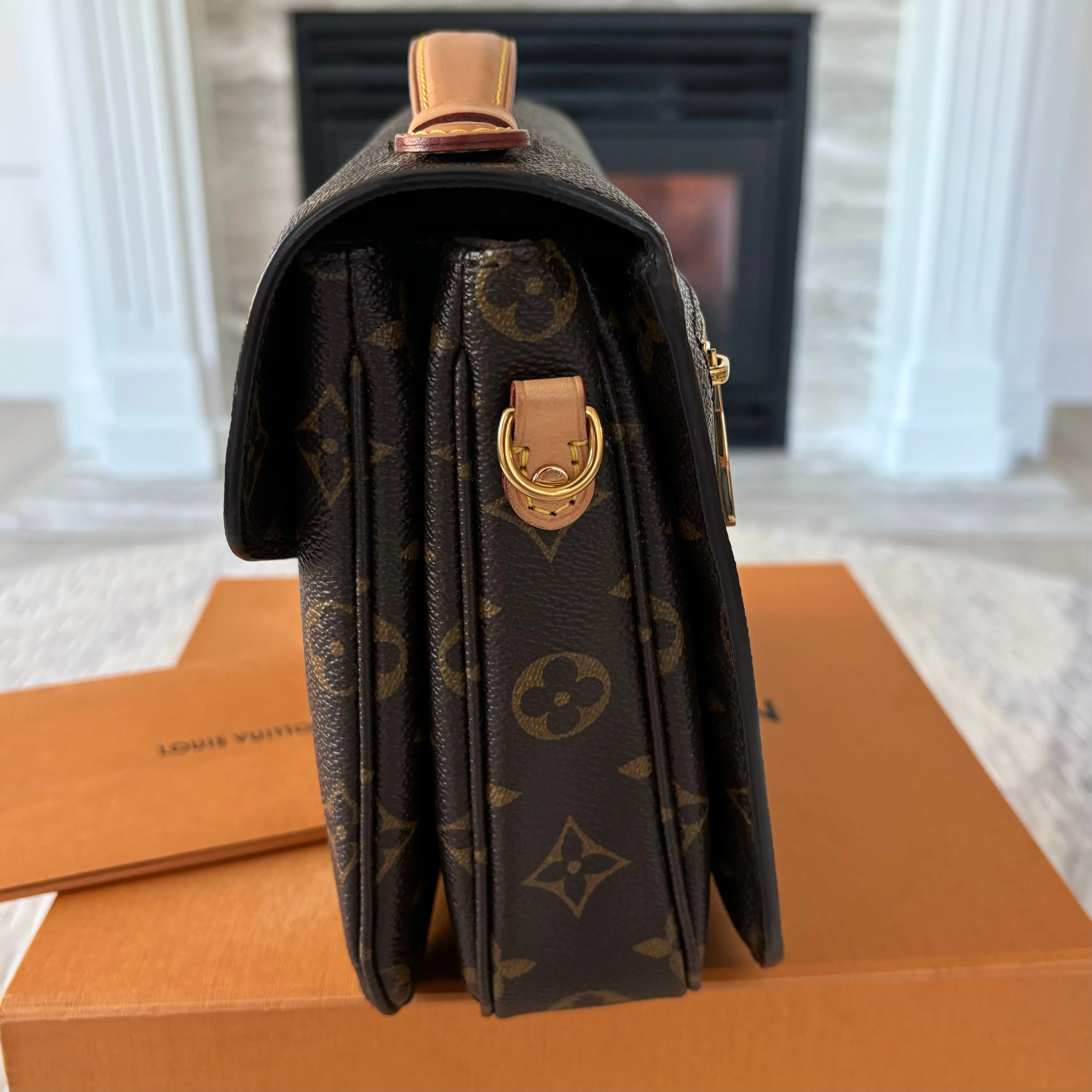 Louis Vuitton Pochette Métis Bag