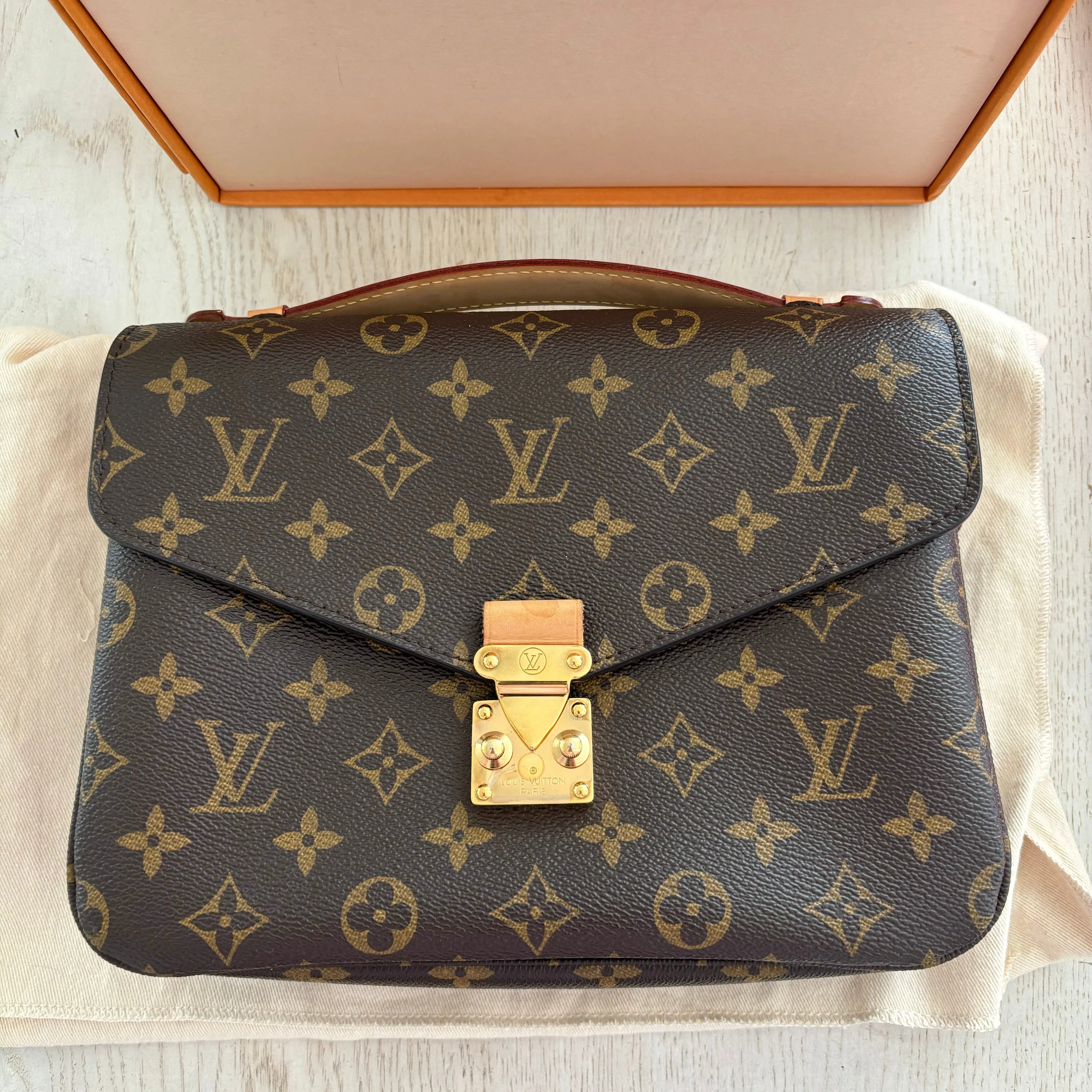 Louis Vuitton Pochette Métis Bag